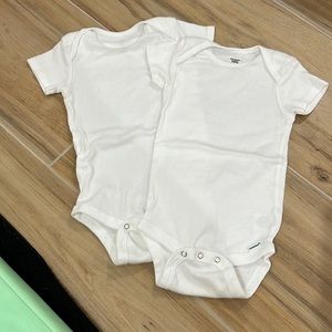 Set of 2 - Gerber onesies
